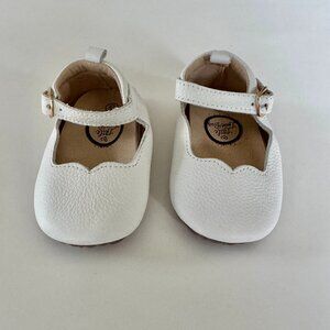Little Wonder Co | White Leather Mary Janes | Scallop Strap | Size 8
